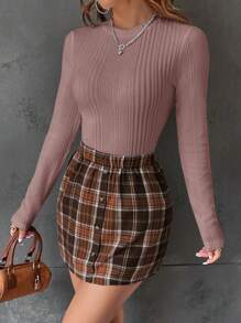 SHEIN Essnce Camiseta unicolor tejida de canalé & Falda con estampado de cuadros con botón delantero - Rosa vieja - Ver 4