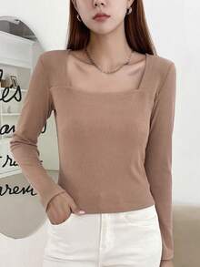 DAZY Áo thun dệt kim có gân cổ vuông - Màu Khaki - Xem 4