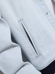 Manfinity Hypemode 男士 1 入組撞色裝飾牛仔飛行員夾克 - 淺色水洗藍 - 查看 5