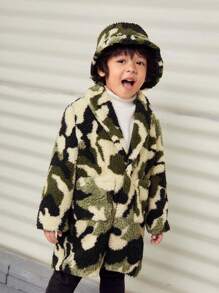 SHEIN ولد طفل طباعة مموه معطف تيدي & قبعة بدون تي شيرت