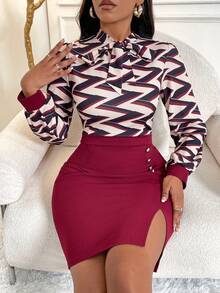 SHEIN Clasi 鋸齒形印花繫帶領紐扣細節下擺開叉緊身洋裝 - 酒紅色 - 查看 3