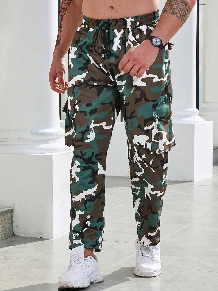 Loose-Fit Men's Plus Size Camouflage Print Cargo Pants With Flap Pockets