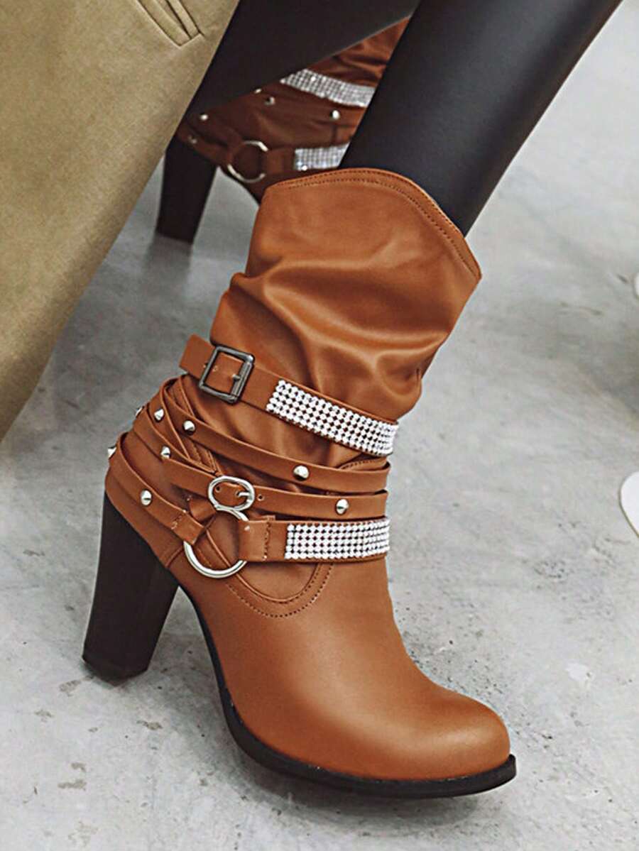 女士時尚個性化單腳扣帶、鉚釘和皺紋棕色靴子