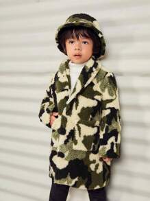 SHEIN ولد طفل طباعة مموه معطف تيدي & قبعة بدون تي شيرت