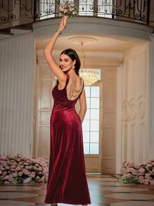 SHEIN BAE 珍珠鍊條細節露背天鵝絨伴娘禮服