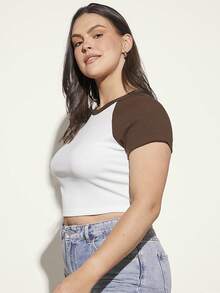 SHEIN BASICS Plus Colorblock Raglan Sleeve Crop Tee - Coffee Brown - View 4
