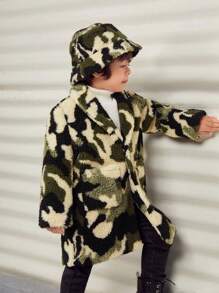 SHEIN ولد طفل طباعة مموه معطف تيدي & قبعة بدون تي شيرت