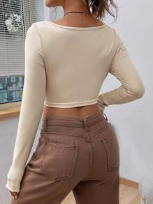 SHEIN EZwear Camiseta corta de color caqui con detalle de torsión y bajo asimétrico - Albaricoque - Ver 2