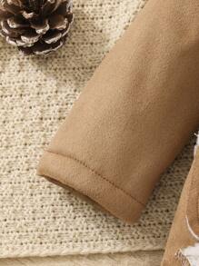 Płaszcz z kapturem i klamrą dla chłopca z litego rogu