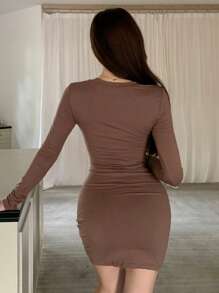 DAZY 纯色褶饰紧身连衣裙、迷你连衣裙、休闲女装、秋装 - 咖啡棕 - 查看 2
