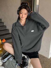DAZY 字母贴片细节落肩羊毛衫（不含 T 恤）秋季女装 - 深灰色 - 查看 3