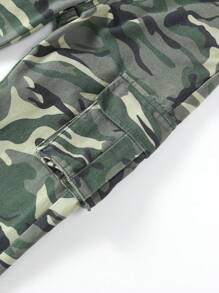 Blugi cu buzunare laterale cu clapă cu imprimeu Camo pentru fetiță