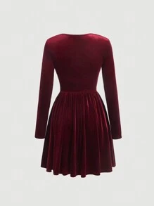 SHEIN MOD Vestido de terciopelo con cuello cuadrado sólido y elegante