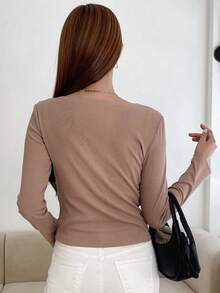 DAZY Áo thun dệt kim có gân cổ vuông - Màu Khaki - Xem 2
