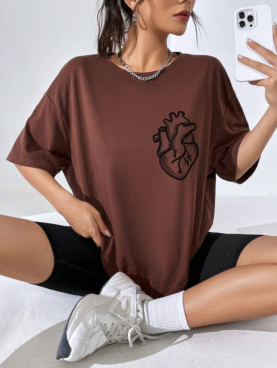 Tatiana Trad Art Camiseta de hombros caídos con estampado de corazón - Marrón Chocolate - Ver 1