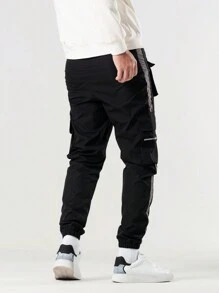 Manfinity EMRG Loose Fit Men's Cargo Pants With Flap Pockets, Contrast Side Seams - Black - View 2