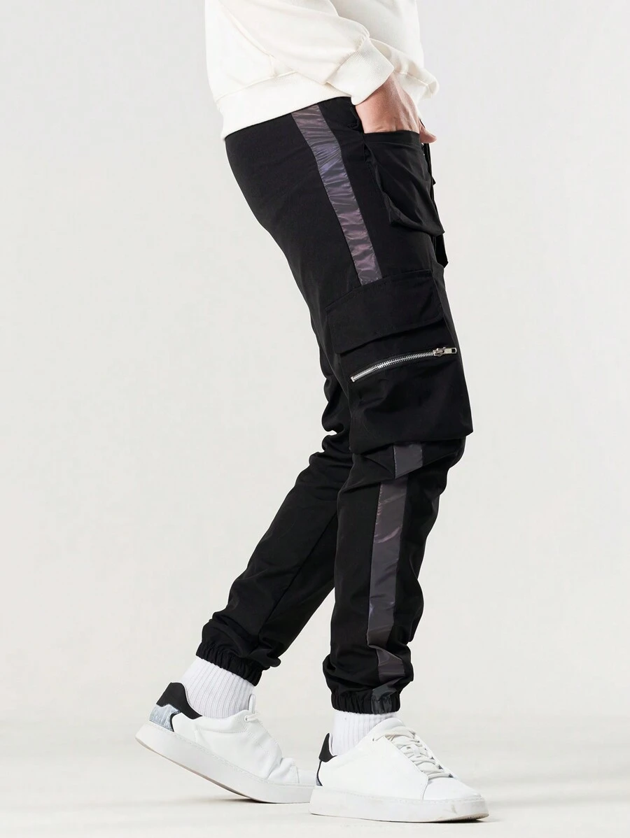 Manfinity EMRG Loose Fit Men's Cargo Pants With Flap Pockets, Contrast Side Seams - Black - View 1
