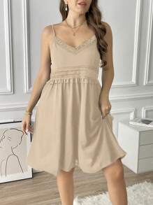 SHEIN Franclia 大碼撞色蕾絲吊帶洋裝 - 卡其色 - 查看 6