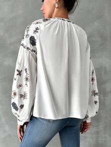 Cottnline 印花燈籠袖流蘇前繫帶襯衫 - 白色 - 查看 2