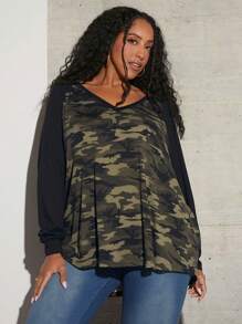 SHEIN CURVE+ Talla grande Camiseta con estampado de camuflaje de manga raglán