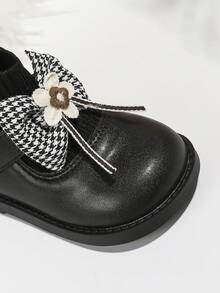 女童秋冬可爱花朵装饰公主英伦风时尚靴子，宝宝保暖内衬舒适袜靴，步行鞋，短靴