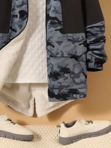 SHEIN Chico preadolescente Abrigo con capucha con estampado de camuflaje con cremallera ribete lanudo - Multicolor - Ver 6
