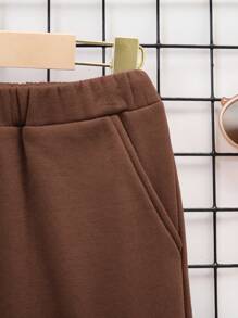 SHEIN 男童泰迪熊图案毛绒连帽卫衣，带斜插口袋和英文印花肩带斜挎包套装，抓绒面料，加厚款 - 棕色 - 查看 4