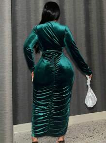 Slaydiva Slayr Plus Elegant Solid Color Velvet Deep V-Neck Ruffle Dress For Plus Size Women - Dark Green - View 2