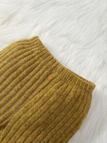 SHEIN 女嬰字母貼布小高領T恤和喇叭褲