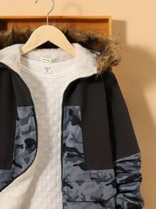 SHEIN Chico preadolescente Abrigo con capucha con estampado de camuflaje con cremallera ribete lanudo - Multicolor - Ver 4