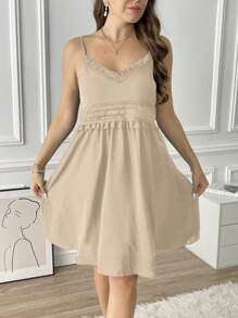 SHEIN Franclia 大碼撞色蕾絲吊帶洋裝 - 卡其色 - 查看 5