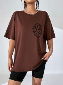 Tatiana Trad Art Camiseta de hombros caídos con estampado de corazón - Marrón Chocolate - Ver 5