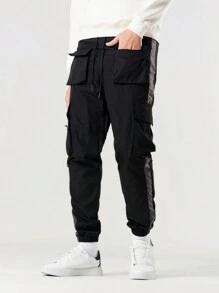Manfinity EMRG Loose Fit Men's Cargo Pants With Flap Pockets, Contrast Side Seams - Black - View 5