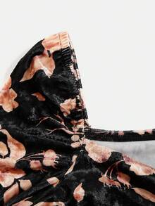 Whitebread Floral Print Knot Front Crop Tee - Multicolor - View 4