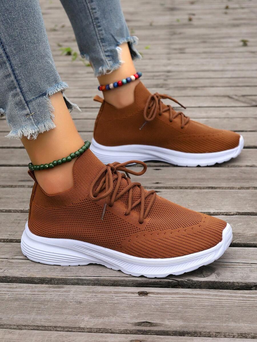 女士加大號圓頭針織透氣輕量化運動鞋,帶有鞋帶 - 棕色 - 查看 1
