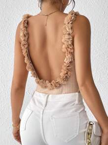 SHEIN Frenchy 3D貼花露背吊帶連體衣 - 杏色 - 查看 1