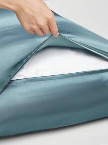 MOTF PREMIUM 1PC One-Sided 22MM SILK PILLOWCASE WITHOUT FILLER - Blue - View 2