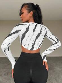 Easithlete 扎染弧形下摆短款运动长袖 T 恤修身衬衫 - 黑與白 - 查看 2