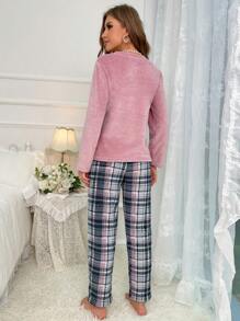 Ensemble de pyjama en flanelle avec haut et pantalon à carreaux