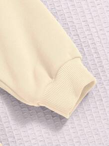 SHEIN Áo thun chui đầu và quần short thắt lưng có họa tiết chữ Tween Girl - Màu be - Xem 3