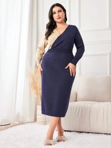 Mulvari Talla grande Vestido de punto de dos tonos de cuello cruzado con diseño de botón - azul real - Ver 1