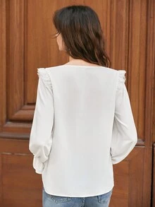 SHEIN Frenchy Blusa con mangas acampanadas y ribete de volantes de encaje en contraste - Blanco - Ver 2