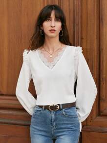 SHEIN Frenchy Blusa con mangas acampanadas y ribete de volantes de encaje en contraste - Blanco - Ver 1