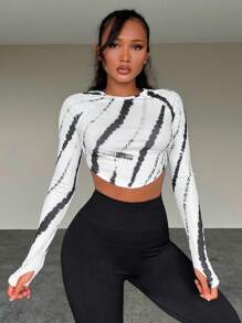 Easithlete 扎染弧形下摆短款运动长袖 T 恤修身衬衫 - 黑與白 - 查看 1