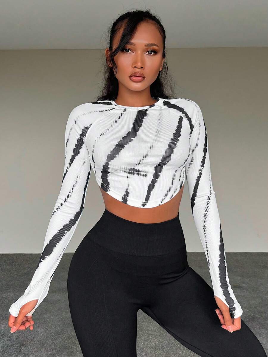 Easithlete 扎染弧形下摆短款运动长袖 T 恤修身衬衫 - 黑與白 - 查看 1