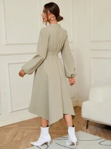 Aveloria 小高領燈籠袖手帕下擺洋裝