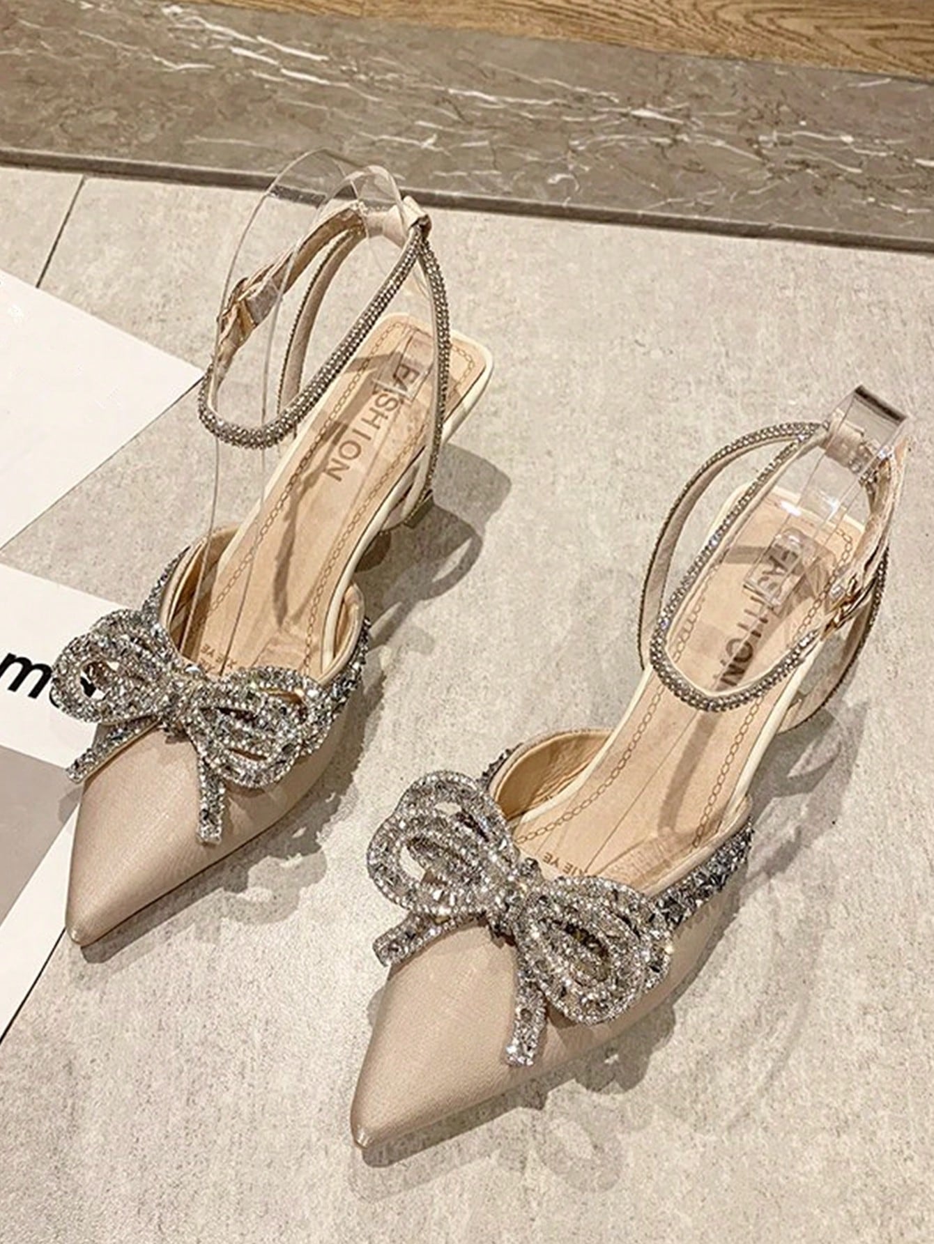 أحذية كعب عالي أنيقة للنساء مع تفاصيل فيونكة، أنيق...