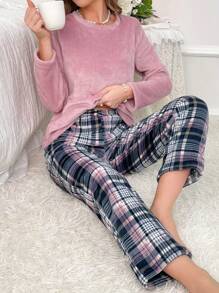 Ensemble de pyjama en flanelle avec haut et pantalon à carreaux