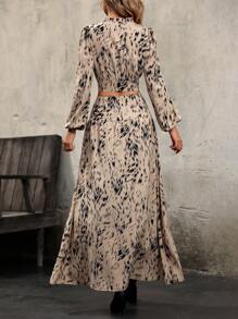 SHEIN Frenchy 通體印花燈籠袖短款上衣和開衩大腿裙 - 杏色 - 查看 2