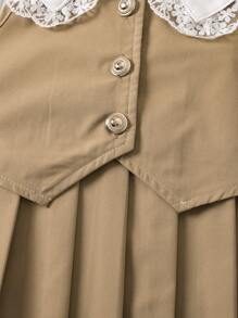 SHEIN 女小童單排釦背心和喇叭袖誇大領口百褶下擺洋裝 - 卡其色 - 查看 4